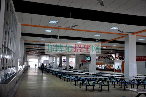 湖南商務(wù)職業(yè)技術(shù)學(xué)院宿舍條件、住宿好嗎、寢室情況