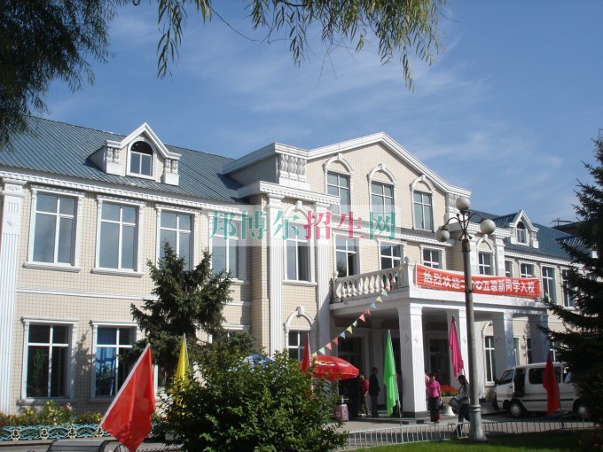黑龍江商業(yè)職業(yè)學(xué)院招生辦聯(lián)系電話(huà)