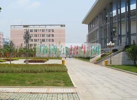 江西財經(jīng)大學現(xiàn)代經(jīng)濟管理學院招生辦聯(lián)系電話