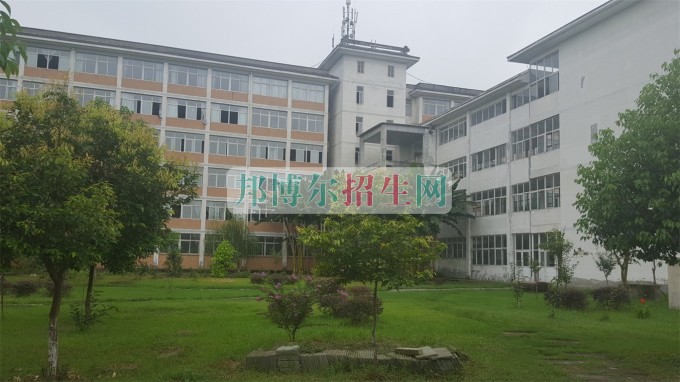 成都信息技術(shù)學(xué)校報名條件、招生對象