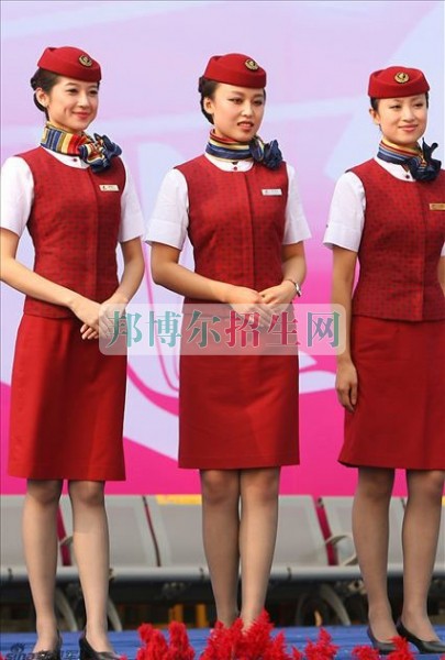 成都什么空中乘務(wù)學校好