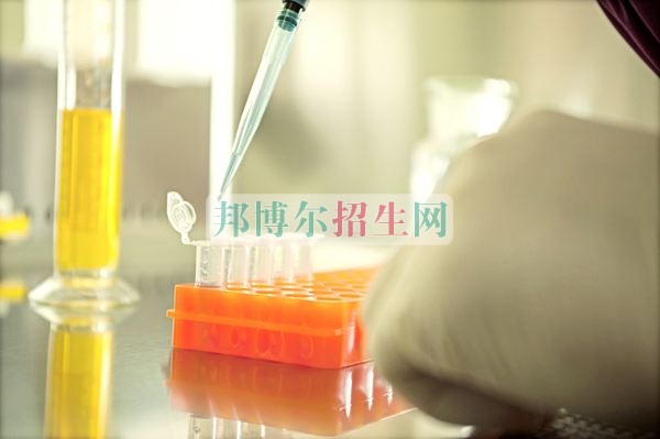 成都高中生讀醫(yī)學檢驗?zāi)煤脝? width=