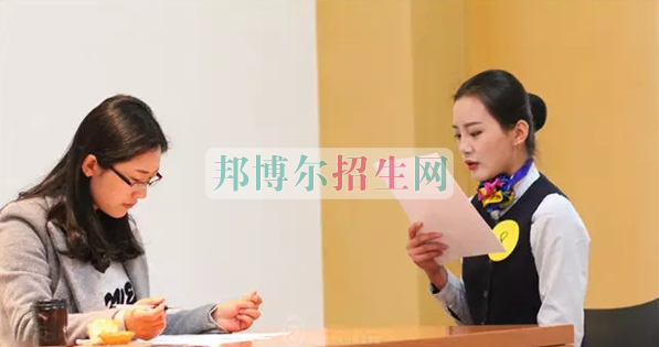 成都航空旅游職業(yè)學(xué)校開(kāi)啟新學(xué)期首場(chǎng)招聘，場(chǎng)面火爆美女如云