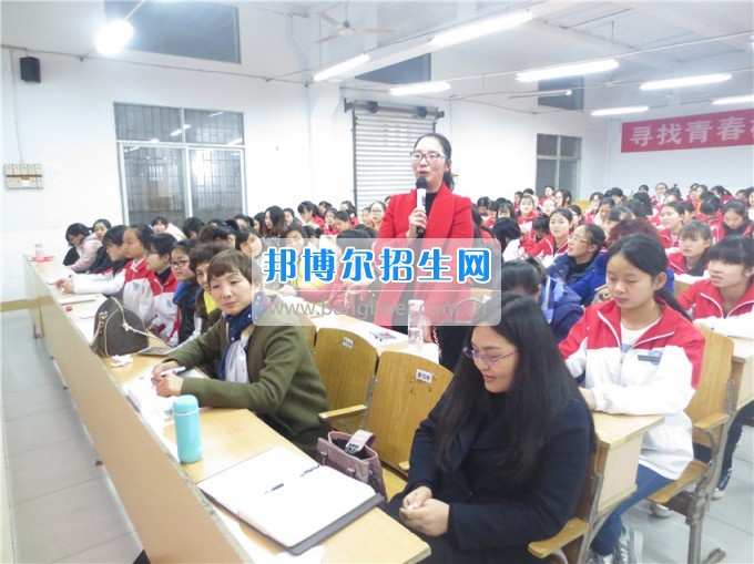 南充師范學?；ㄩ_滿堂盛世春——南充師范歡慶“三八”節(jié)
