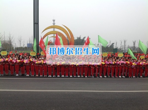 四川省宜賓市南溪區(qū)職業(yè)高級(jí)中學(xué)校學(xué)前教育齊拉練，共踏春風(fēng)迎春景