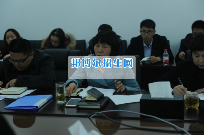 重慶公共運輸職業(yè)學院召開2017年度黨委中心組（擴大）學習會