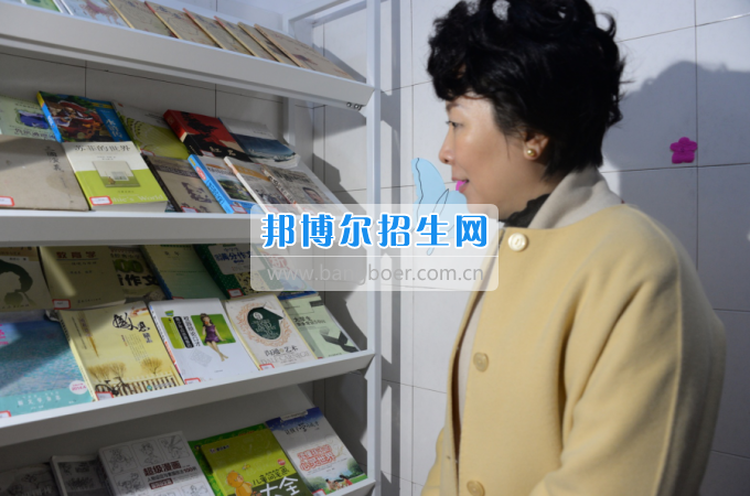 市委常委、宣傳部長潘梅到川南幼兒師范高等?？茖W(xué)校調(diào)研思想政治工作