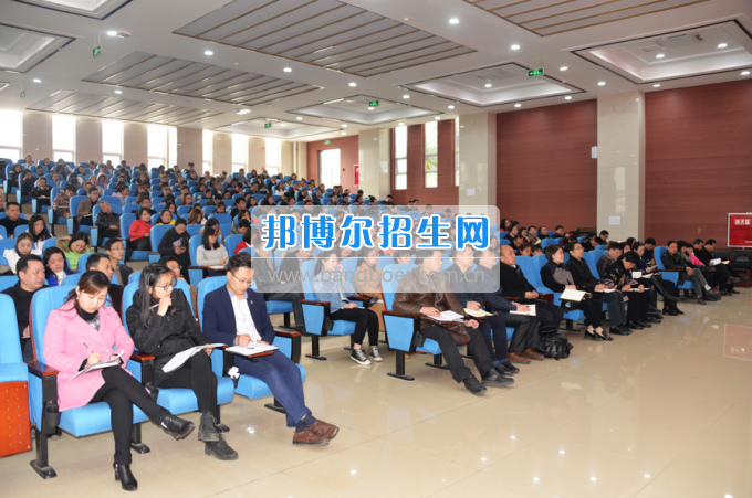 川南幼兒師范高等?？茖W(xué)校作“互聯(lián)網(wǎng)+教育”專題報(bào)告