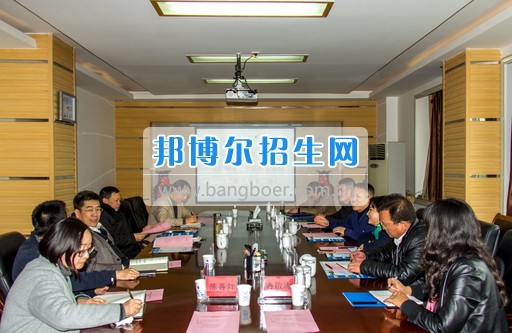興義民族師范學(xué)院劉照惠校長率隊(duì)到省屬高?？疾旌笄诠芾砉ぷ? width=