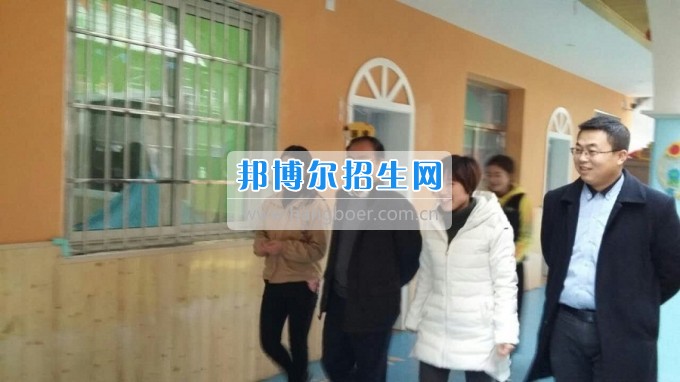 南充師范學(xué)校蔡禮儒校長(zhǎng)赴高坪、嘉陵參加實(shí)習(xí)就業(yè)基地掛牌并看望實(shí)習(xí)生