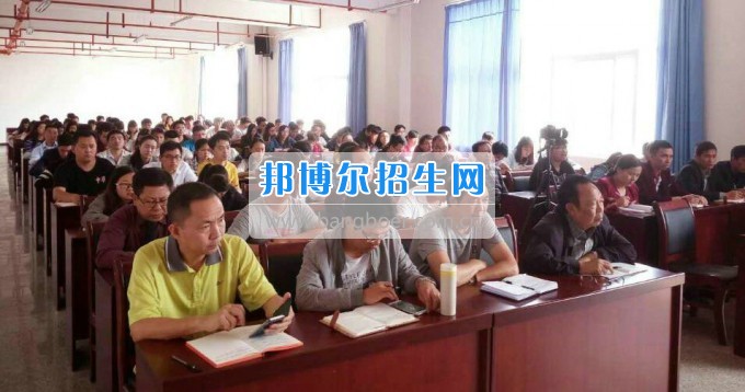 云南三鑫職業(yè)技術(shù)學院傳達學習習近平總書記在全國高校思想政治工作會議上的重要講話精神