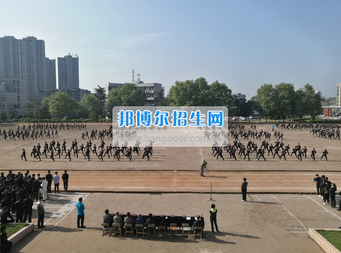 內(nèi)江市鐵路機(jī)械學(xué)校開展2017年春季運動會