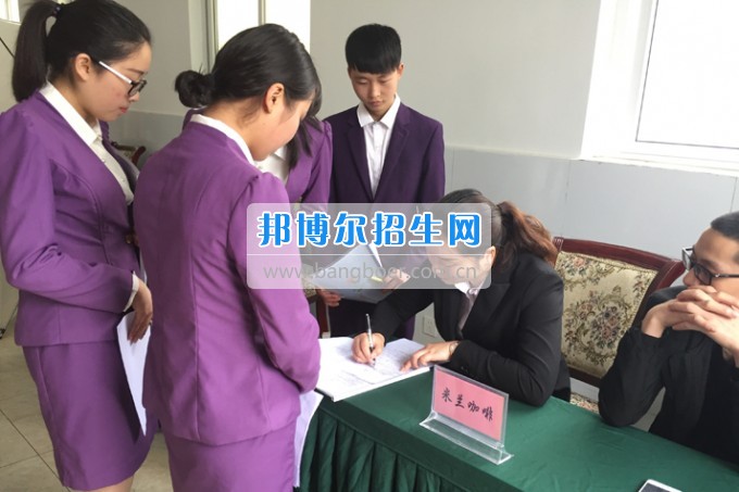 2017年天府新區(qū)成人中等專(zhuān)業(yè)學(xué)校校園招聘會(huì)圓滿(mǎn)結(jié)束