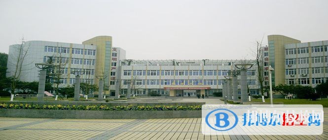 四川石油學(xué)校2019年報(bào)名條件、招生對(duì)象