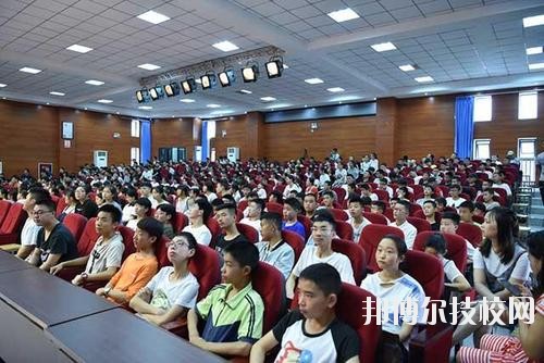 成都溫江區(qū)燎原職業(yè)技術(shù)學(xué)校2020年報名條件、招生要求、招生對象