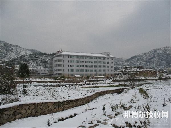樂(lè)清市雁蕩山旅游學(xué)校2020年學(xué)費(fèi)、收費(fèi)多少 
