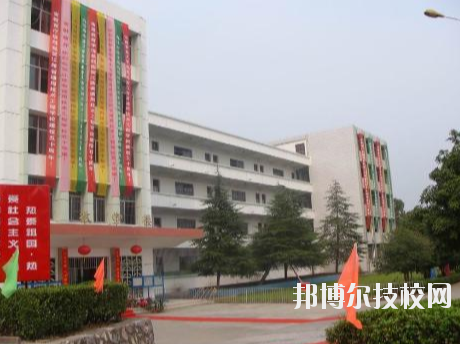 江西通用技術(shù)工程學(xué)校2020年報(bào)名條件、招生要求、招生對象
