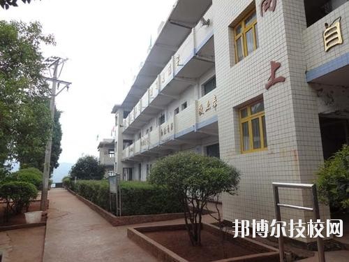 普定職業(yè)技術(shù)學(xué)校2020年報名條件、招生要求、招生對象