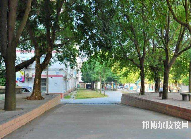 重慶公共交通技工學(xué)校2020年報名條件、招生要求、招生對象