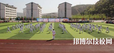 平?jīng)鰴C電工程學(xué)校2020年學(xué)費、收費多少