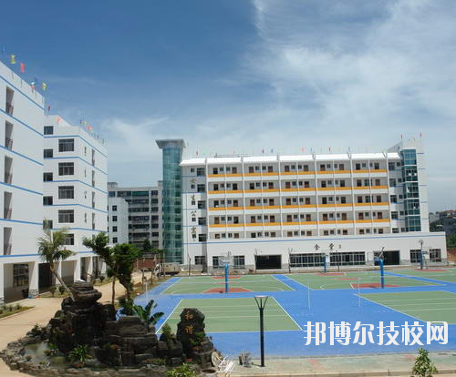 重慶萬州三峽服裝藝術(shù)學(xué)校2020年報名條件、招生要求、招生對象