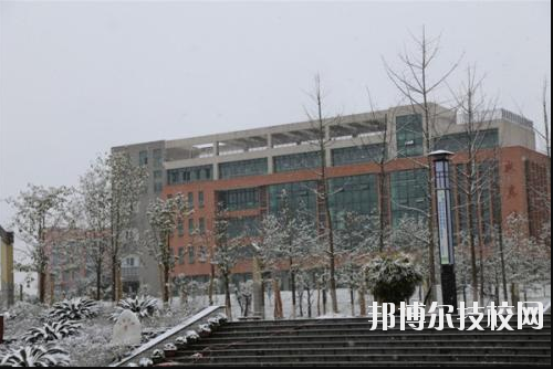 重慶榮昌職業(yè)教育中心2020年報(bào)名條件、招生要求、招生對(duì)象