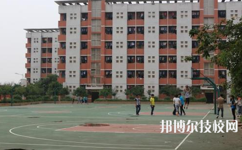 重慶大足職業(yè)教育中心2020年報(bào)名條件、招生要求、招生對象