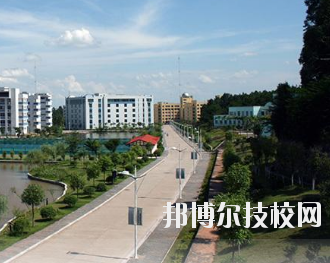 重慶益民技工學(xué)校2020年報名條件、招生要求、招生對象