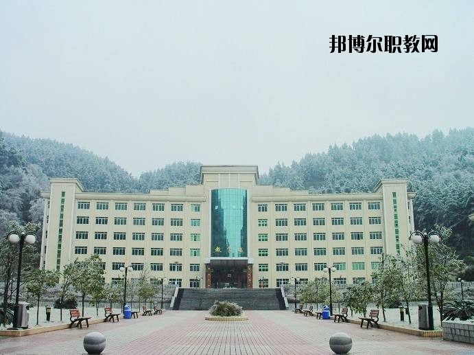 仙桃理工中等專(zhuān)業(yè)學(xué)校2020年招生辦聯(lián)系電話(huà)