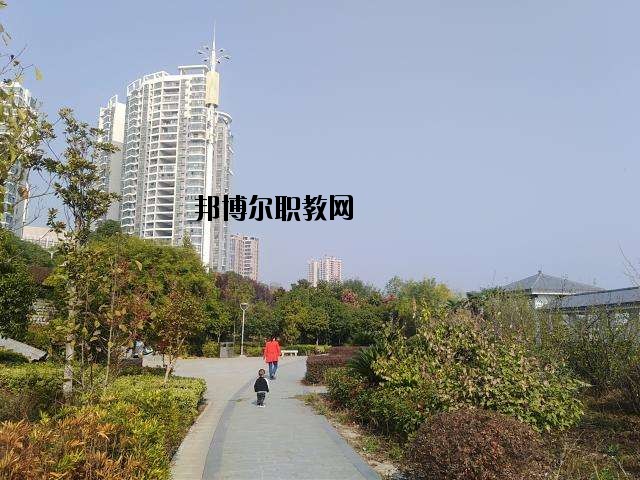 蓮花職業(yè)技術(shù)學(xué)校2020年報名條件、招生要求、招生對象