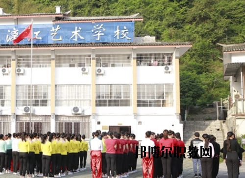 張藝謀漓江藝術(shù)學(xué)校怎么樣、好不好