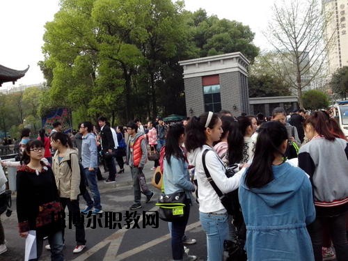 成都國(guó)演藝術(shù)學(xué)校2020年報(bào)名條件、招生要求、招生對(duì)象