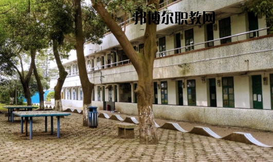柳州汽車運(yùn)輸技工學(xué)校2020年報(bào)名條件、招生要求、招生對(duì)象