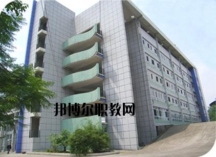 東興區(qū)東方科技職業(yè)技術(shù)學(xué)校2020年報名條件、招生要求、招生對象