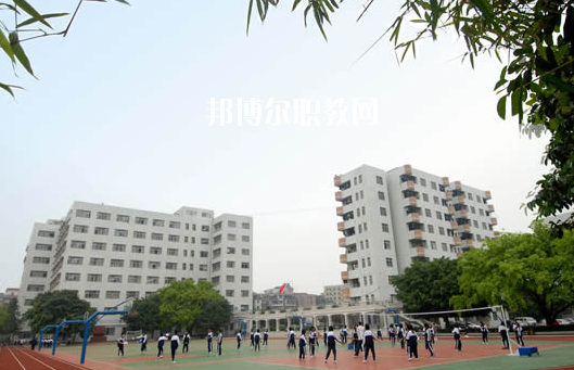 廣州醫(yī)藥職業(yè)學(xué)校2020年報名條件、招生要求、招生對象