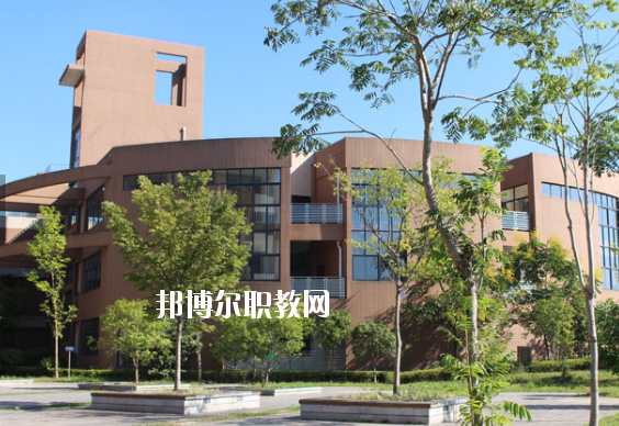 黃山東華技工學(xué)校2020年報(bào)名條件、招生要求、招生對象