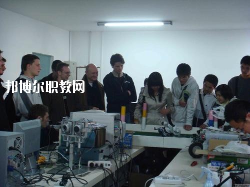 瀘州化工廠技工學(xué)校2020年報名條件、招生要求、招生對象