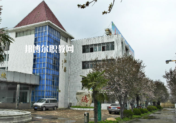 阜陽工業(yè)經(jīng)濟(jì)學(xué)校2020年報(bào)名條件、招生要求、招生對(duì)象