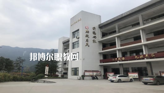 四川省巴中市職業(yè)中學(xué)2020年報名條件、招生要求、招生對象