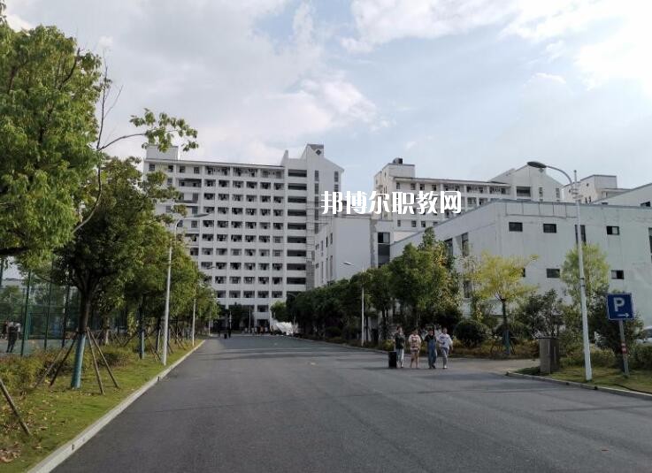 合肥經(jīng)貿(mào)旅游學(xué)校2020年報(bào)名條件、招生要求、招生對象
