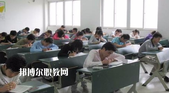 蕪湖高級(jí)職業(yè)技術(shù)學(xué)校2020年報(bào)名條件、招生要求、招生對(duì)象
