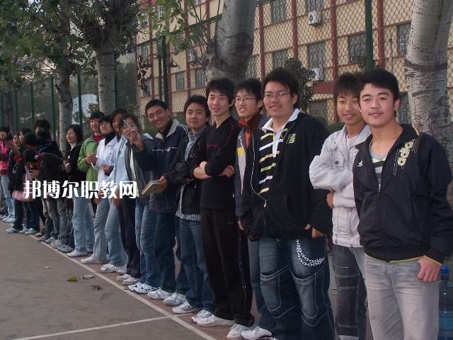 濮陽(yáng)市油田職業(yè)中等專業(yè)學(xué)校怎么樣、好不好