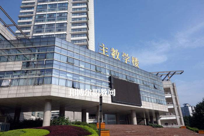 達州華西職業(yè)技術(shù)學(xué)校2021年報名條件、招生要求