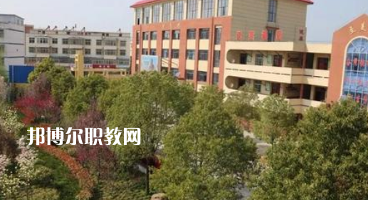 阜南科技藝術(shù)學(xué)校2021年招生辦聯(lián)系電話(huà)