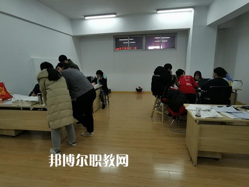 泰州市鳳凰藝術學校網(wǎng)站網(wǎng)址