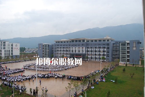 麗江民族中等專業(yè)學校2021年學費、收費多少