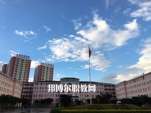 玉溪工業(yè)財(cái)貿(mào)學(xué)校2021年學(xué)費(fèi)。收費(fèi)多少