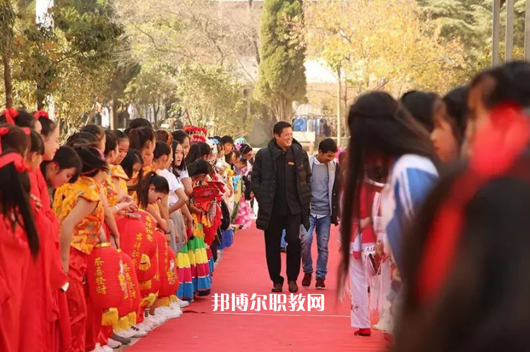 云南昆明工業(yè)學校2021年招生辦聯系電話