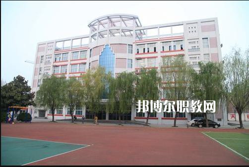 重慶輕工業(yè)技工學(xué)校2022年學(xué)費(fèi)、收費(fèi)多少 