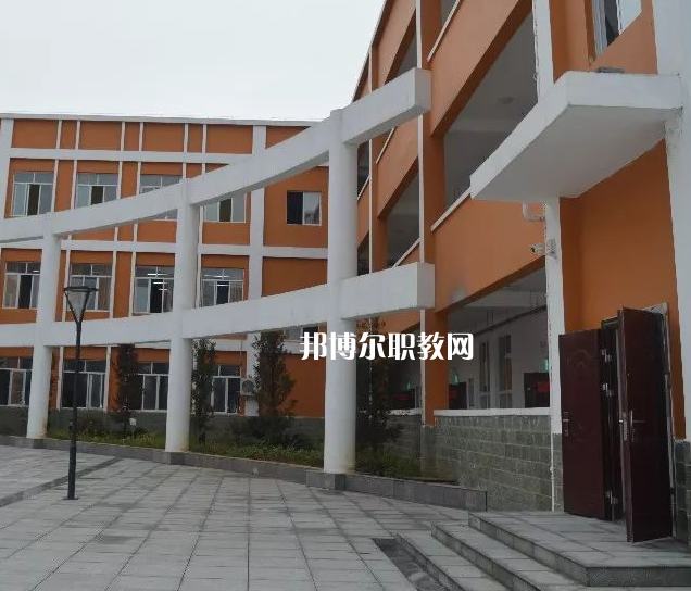 黔南州技工學(xué)校2022年報(bào)名條件、招生要求、招生對象